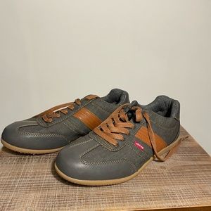 Levi’s men’s size 8 Jean lace up shoes casual flat dress shoes